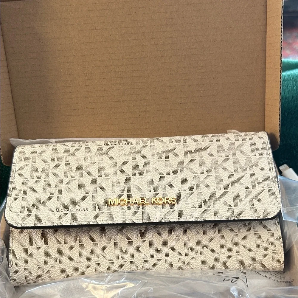 Michael Kors Travel Trifold wallet Wristlet Women Wallet Purse